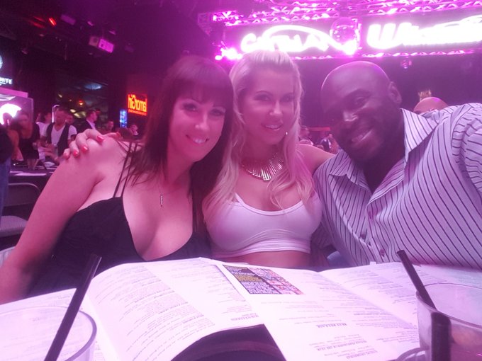 Lot of fun w/ @savanastyles and friends  @XRCOAwards. Thank XRCO for awarding "LEX'S POINT OF VIEW "<a class="tags" href="/tag/savanastyles">@savanastyles</a><a class="tags" href="/tag/xrcoawards">@xrcoawards</a><a href="/tag/black"class="tags"><span>#black</span></a>