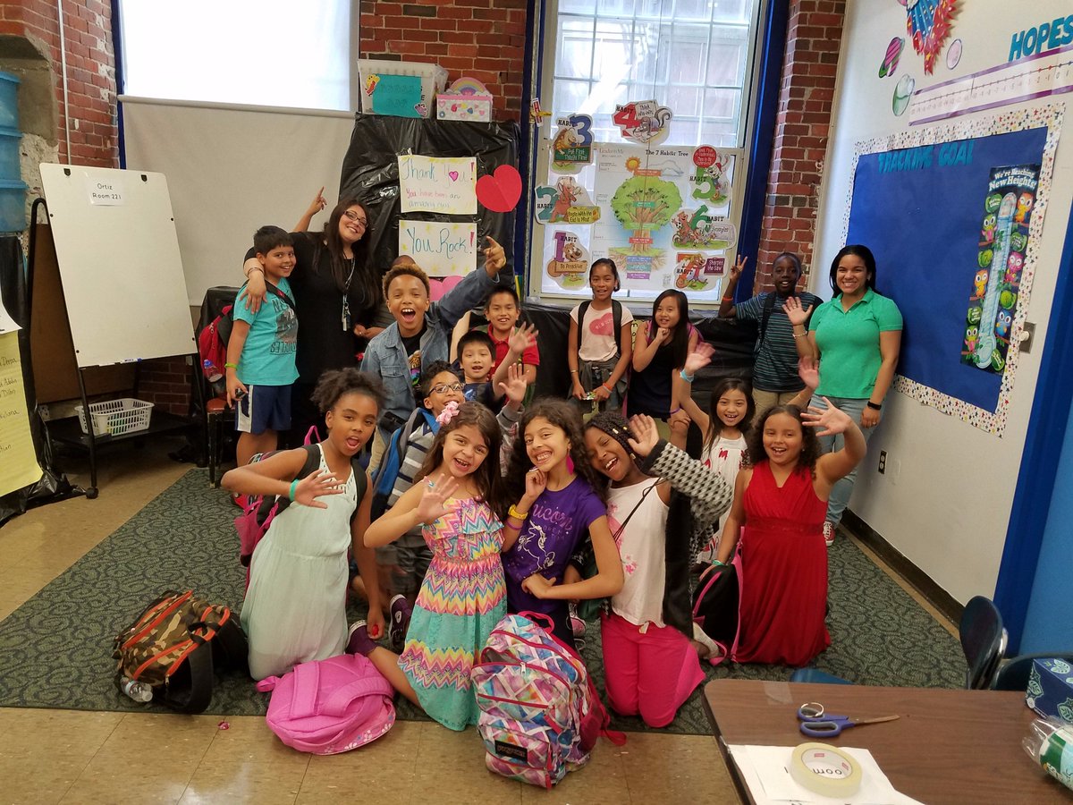 lowellcomchrtr's tweet photo. HAPPY SUMMER from all of us at #LCCPS! #Lowell #edchat #summer #schoolsout #lastdayofschool https://t.co/UL0UwGBqje