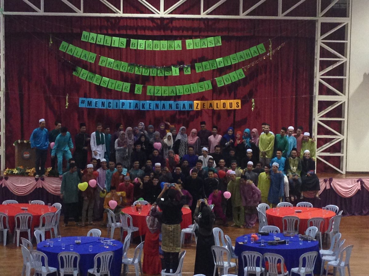 HazWanJunior's tweet photo. Kita just tolong2 je majlis abam2 n akak2 senior kita, pjg umo kita jumpa lagi #zealous #unity #fsskj #upsi https://t.co/9VUbdJbYDP