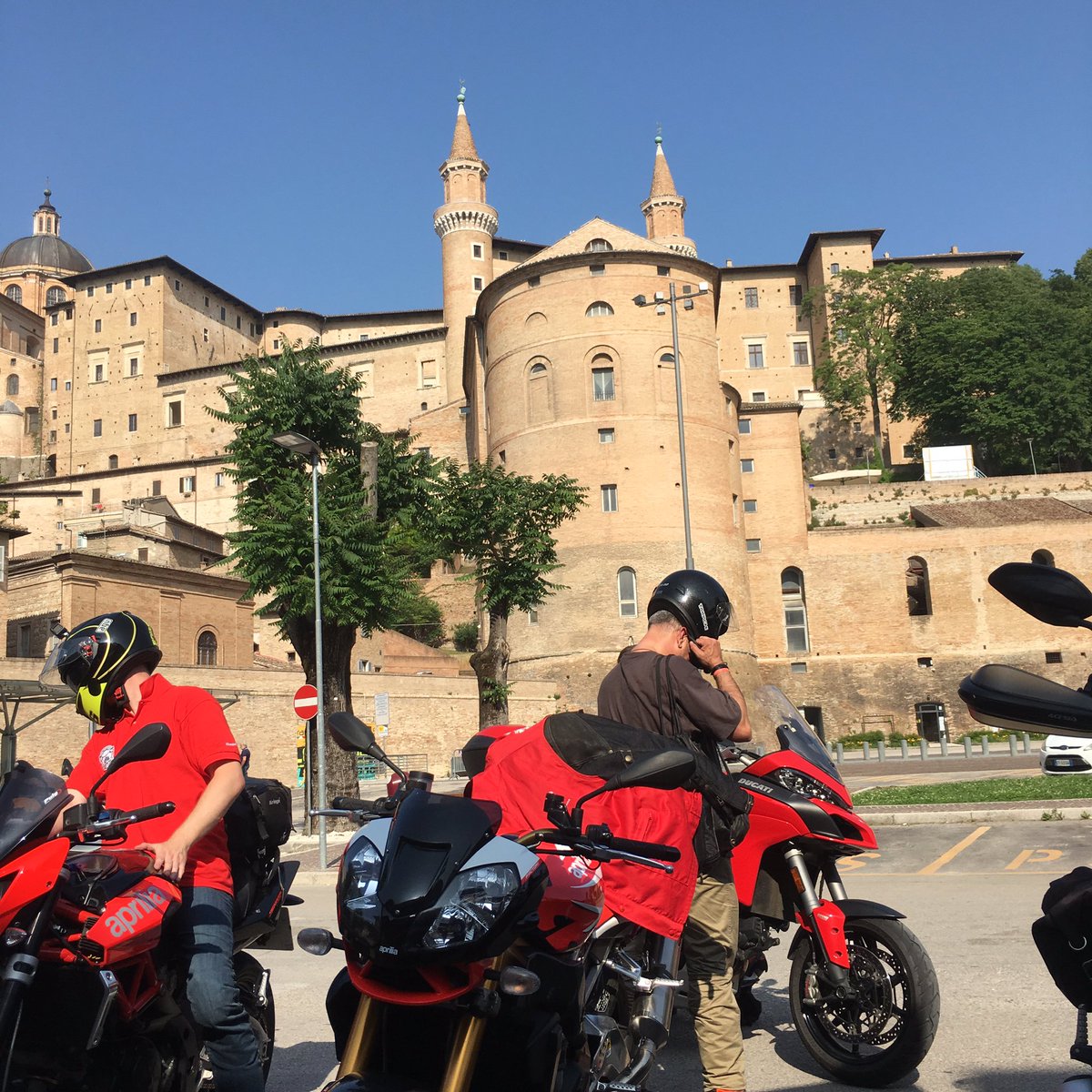iGuzzini's tweet photo. The Lightning Tour 2016 goes on! Now we are in Urbino! #LightFirstCommunity https://t.co/gvKGKkLXZp