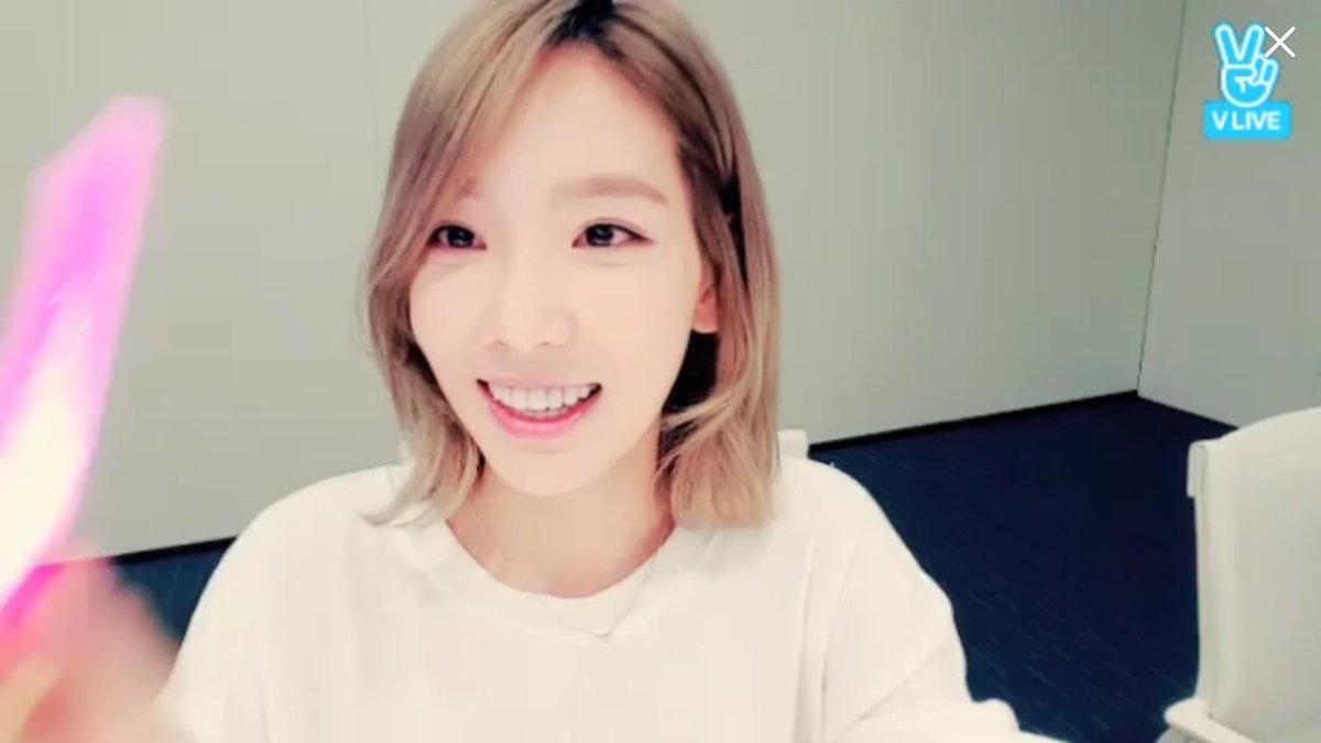 Vliveofficial's tweet photo. #태연 #Taeyeon #Starlight 공개 앞두고 깜짝 브이앱한 탱구 귀여워서 지구 내핵까지 파고들고싶ㅇ ㅓ... #스타라이트 대박 27일에도 브이앱에서 만나용 https://t.co/4xELqvF5Wu https://t.co/rPNNj0rekp