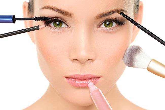 dominiquemetz's tweet photo. Ellas nos embellecen y hacen maravillas!! Feliz día de las maquilladoras @MarielaDaguer @makeupfio @paudalvarez https://t.co/Eg4jmrPQZr