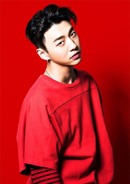 Yoongi_2413's tweet photo. Vamos admirar a beleza deste homem que se atende pelo nome de Yongguk https://t.co/ftiI5cFur0