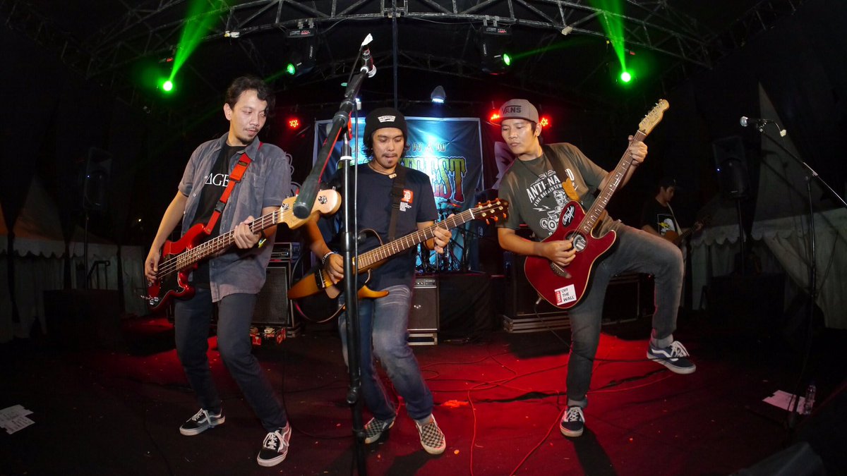 Rocket Rockers (@rocket_rockers) on Twitter photo terimakasih Karawang untuk yg kesekian kalinya ashooy!thx for coming n party-ing with us! #rockshow <a href="/trinalarscloth/">Clothfest Expobazaar</a> terimakasih Karawang untuk yg kesekian kalinya ashooy!thx for coming n party-ing with us! #rockshow <a href="/trinalarscloth/">Clothfest Expobazaar</a>