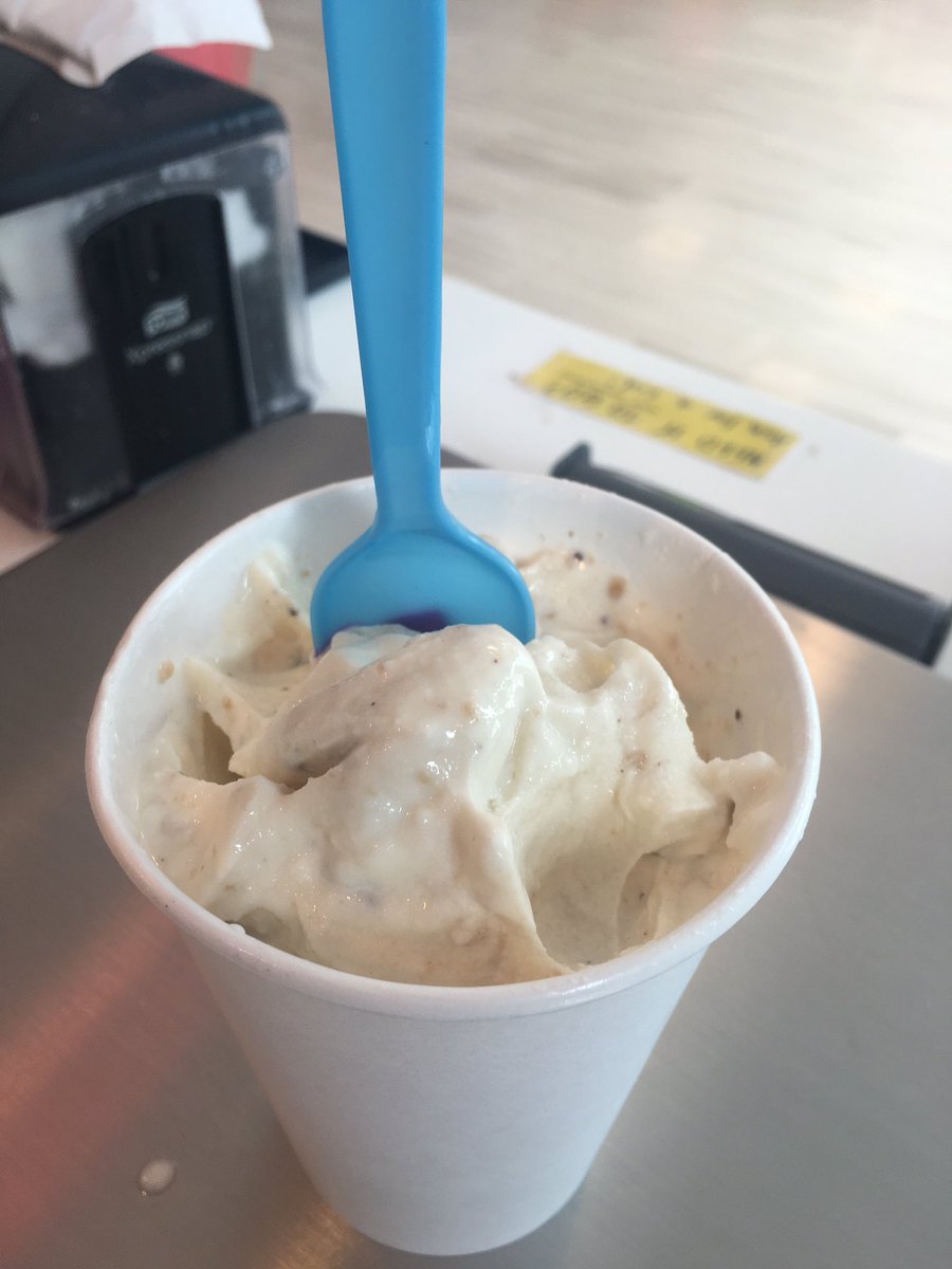 CasteSYogurt's tweet photo. Oh... and when you stop down, make sure to try one of our new Frostbites! Think "Blizzard"... but with probiotics. 😉 https://t.co/davEM6l3rT