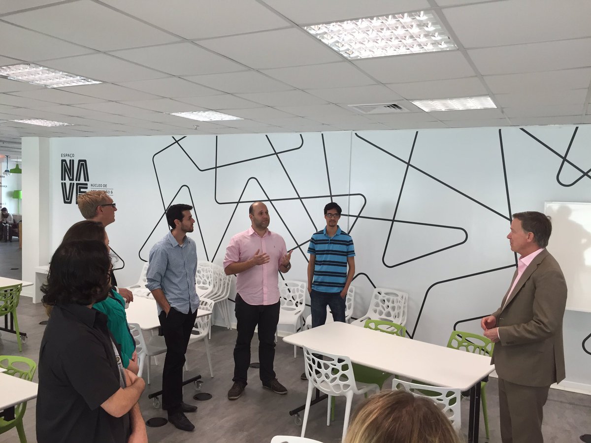 TagarelaCom's tweet photo. O @GovofCO visitou o #EspacoNave hoje. Veio ao Rio conhecer iniciativas empreendedoras. #Empreendedorismo https://t.co/DExwMN6ipl