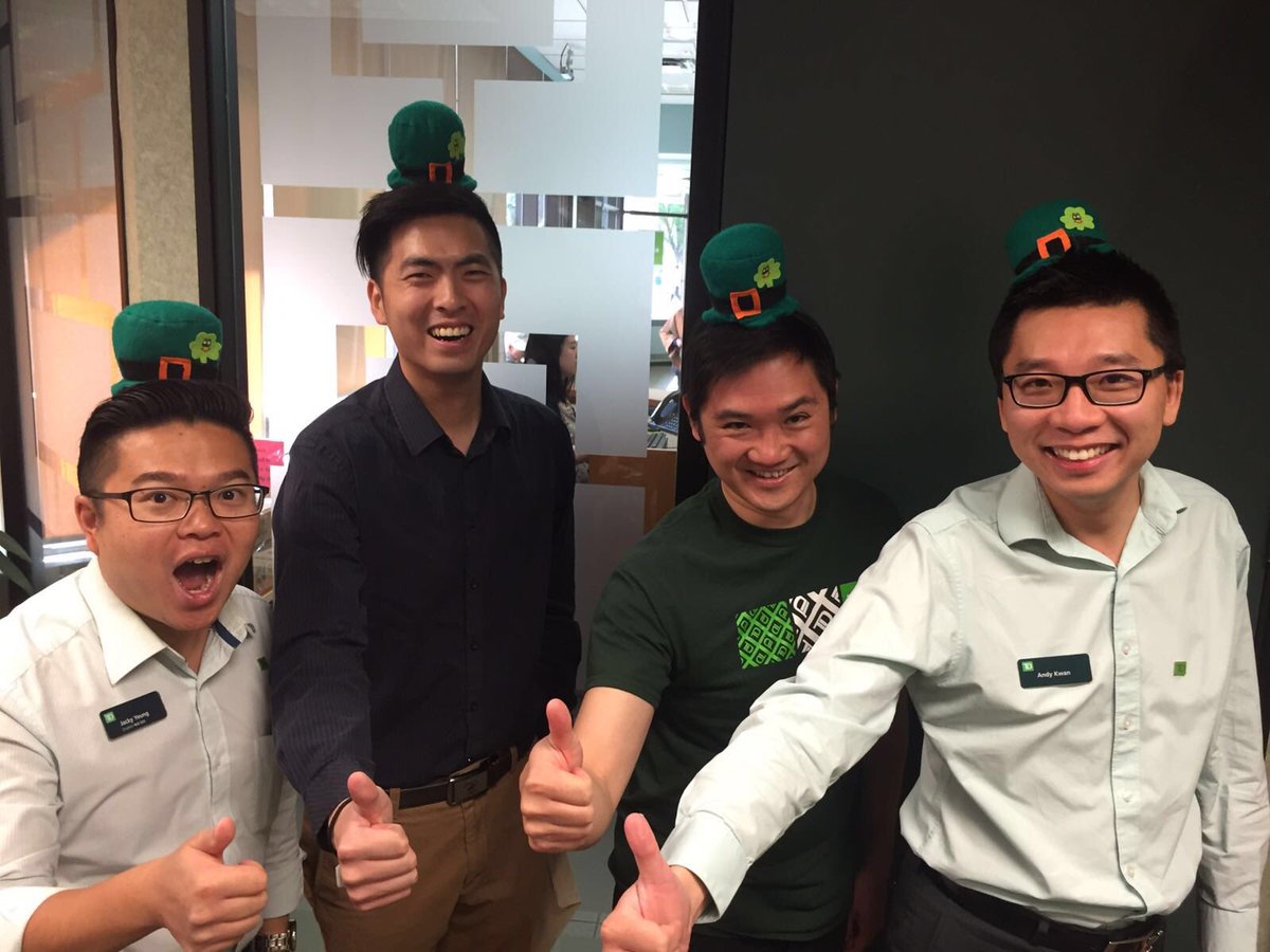 hlhkwok's tweet photo. Chinatown 帶綠帽, 啋！#GreenHeadwear day @matthopfner @DerekTurner_TD @VencyChui @posterdude88 @daniellejperron https://t.co/aARE3YQrNi