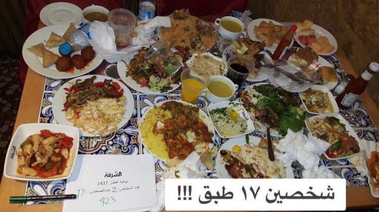 Saleh0alsulami's tweet photo. صراحة "البوفيه المفتوح" ما ينفع لنا ، فيه كمية هدر غير طبيعية وكأنه انتقام من أصحاب المطاعم 
#كايزنها #رمضان_التغيير https://t.co/XctE02LTxp