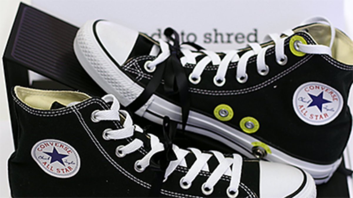 CuteCircuit's tweet photo. Rock your weekend with the All Wah! 🎸👟 #converse #chuckhack #allwah #love ❤️ https://t.co/gEMeG3PkUF https://t.co/l5Kkt7D6jI