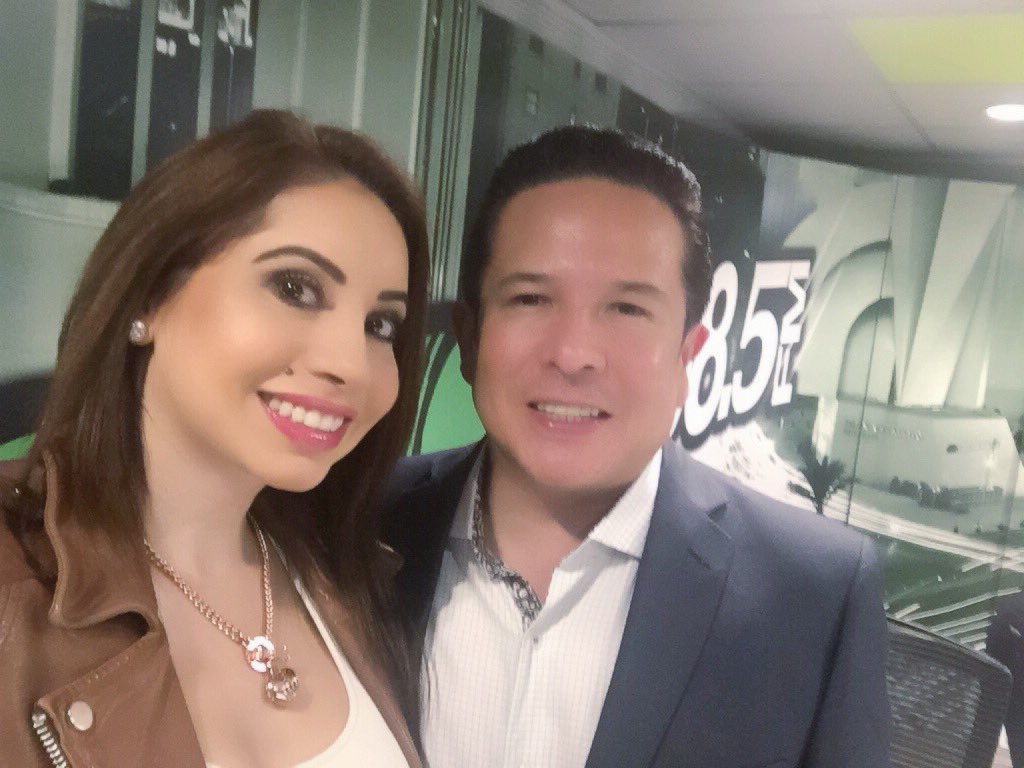 brendangulo's tweet photo. Ya estoy con mi adorado @GAINFANTE @allmedmx #mistipsdebelleza en viernes por @Reporte98_5 😉 https://t.co/DHO4DzWcGA