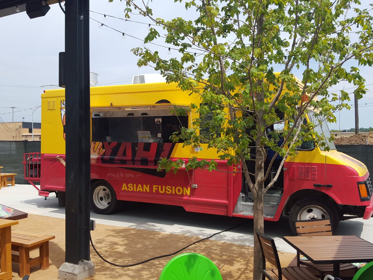 Kmumm94's tweet photo. Lunch at @ChickenNPickle today! https://t.co/QVEbNVVKcu