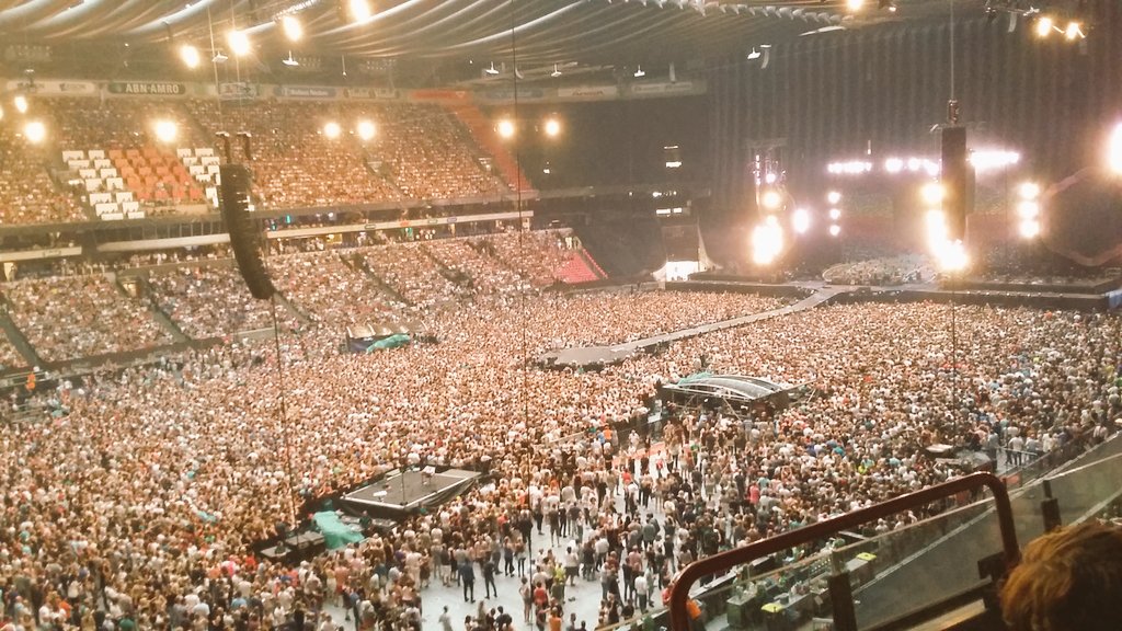 BertDielen's tweet photo. Coldplay was de max! 🎉 #ColdplayAmsterdam https://t.co/FZF3E9JjET