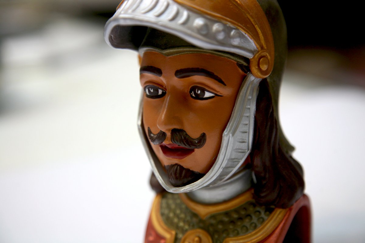 ACJ_HandMade's tweet photo. Paladin. Knight woman. Works of art in ceramics of Caltagirone. Follow us on: https://t.co/5nwJszpJvZ #pottery #art https://t.co/yGD22kdPVP