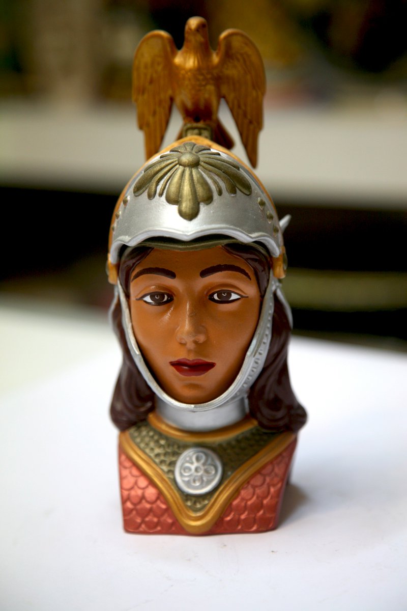 ACJ_HandMade's tweet photo. Paladin. Knight woman. Works of art in ceramics of Caltagirone. Follow us on: https://t.co/5nwJszpJvZ #pottery #art https://t.co/yGD22kdPVP