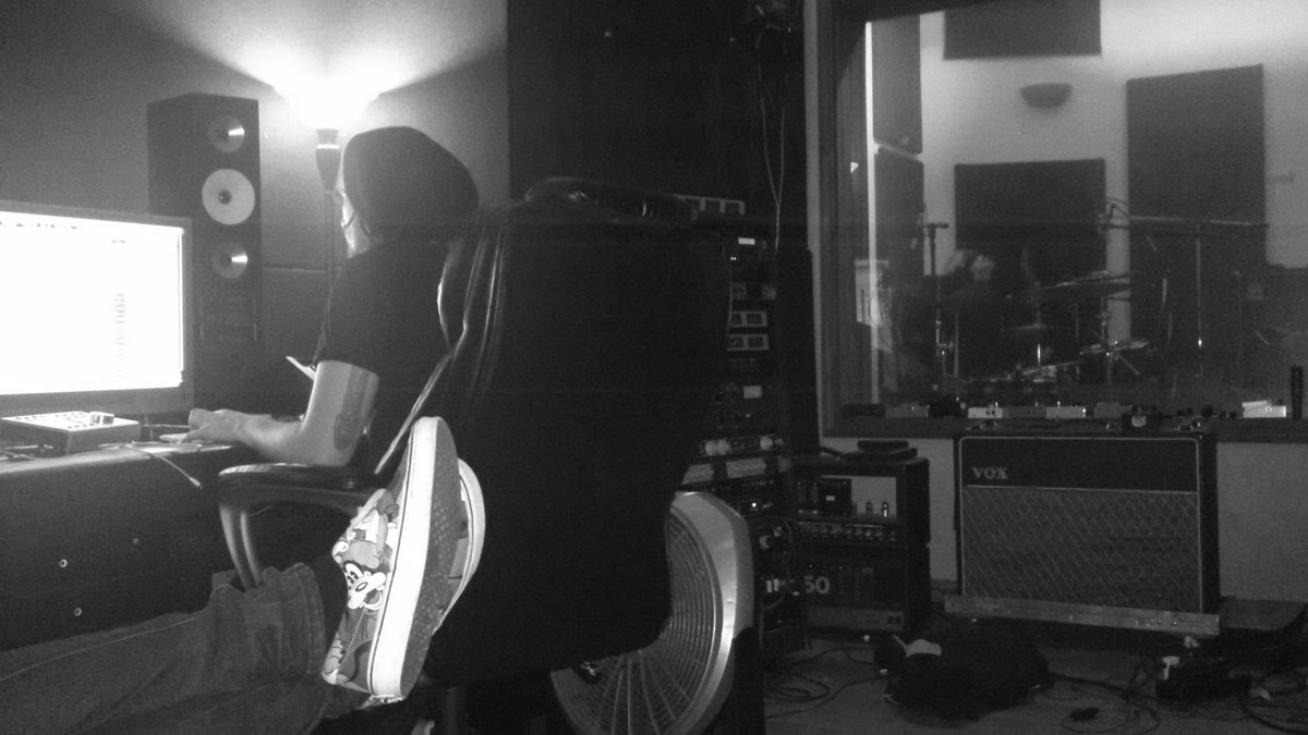 ArtworkOfficial's tweet photo. New Video out now! We had so much fun in the Studio, can't wait to show it all to you guys:)
https://t.co/6j0lkFXKHS https://t.co/puTEpztsxP