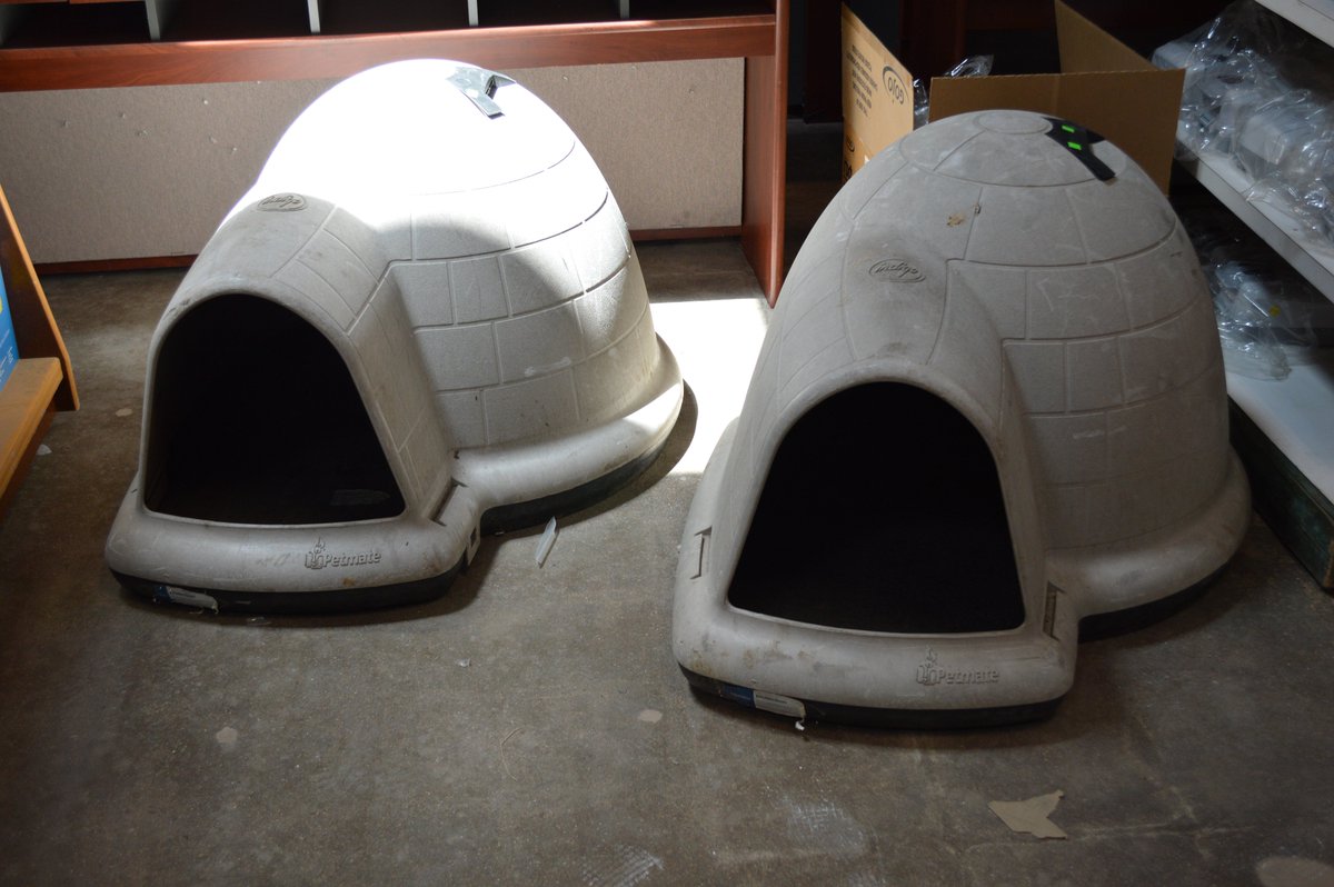 atxReStore's tweet photo. We believe in affordable housing for our furry friends too! Price: $40. #atxrestore #petfriendly #shopforacause https://t.co/0F6KCQpiR3