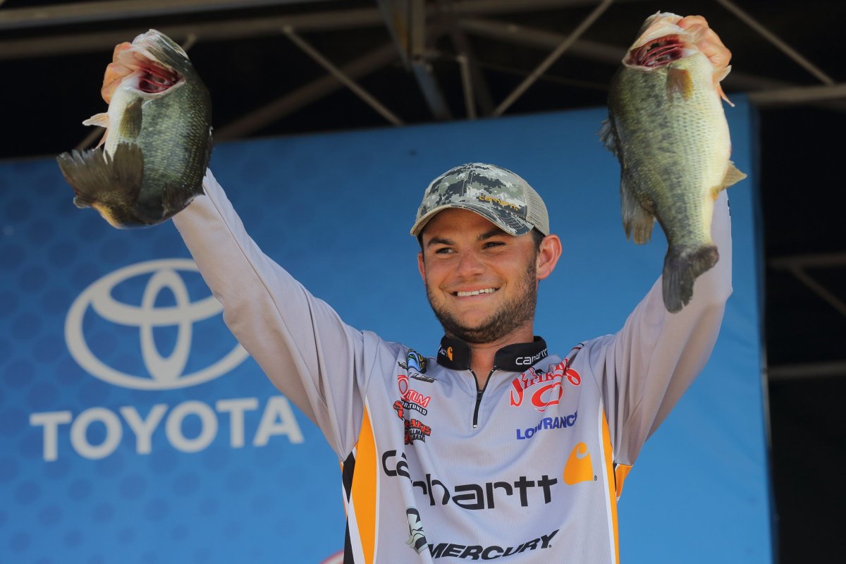 bassmaster's tweet photo. .@JLeefishing rockets in to the lead on Day 2 @BuschBeer #Bassmaster Elite at Cayuga Lake https://t.co/oKBbE6vGat https://t.co/KlxkkCdpcH