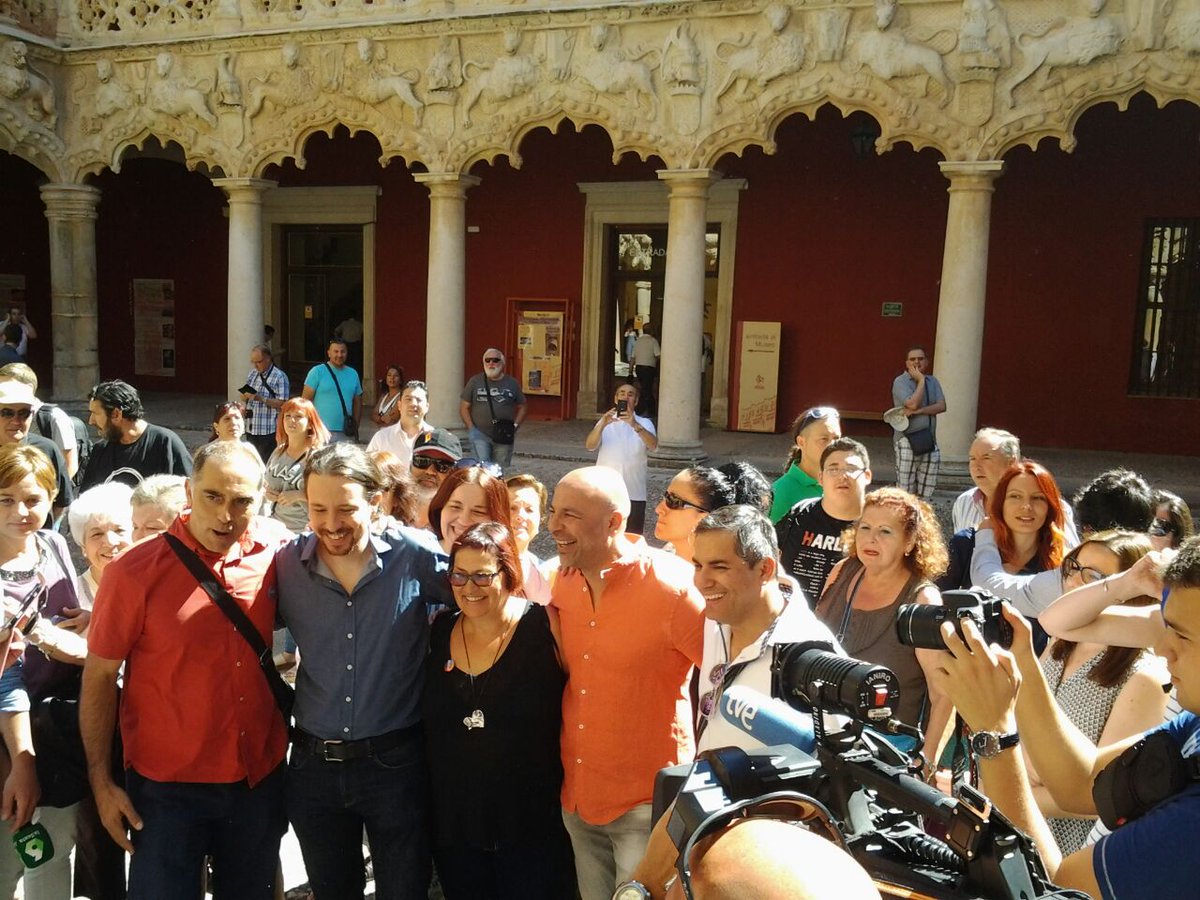 PodemosGuada's tweet photo. El domingo es una oportunidad histórica. Para cambiar el país. Para devolvérselo a su gente #VotaUnidosPodemos26J https://t.co/mb0NV76e9w