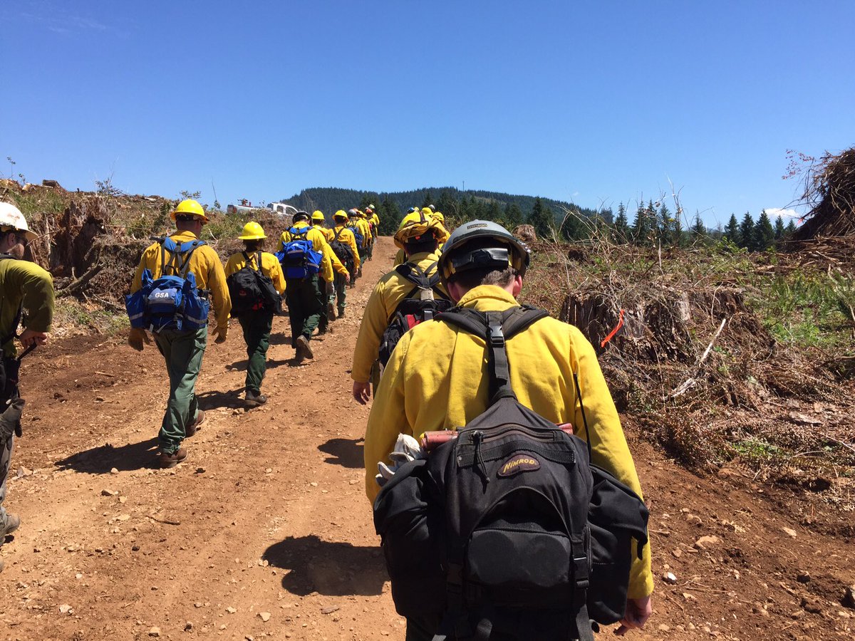 BLMOregon's tweet image. Congrats to all the graduates of the mid-Willamette Valley #fireschool 🔥🎓👍🏼 -- photos by Chris Robinson, BLM