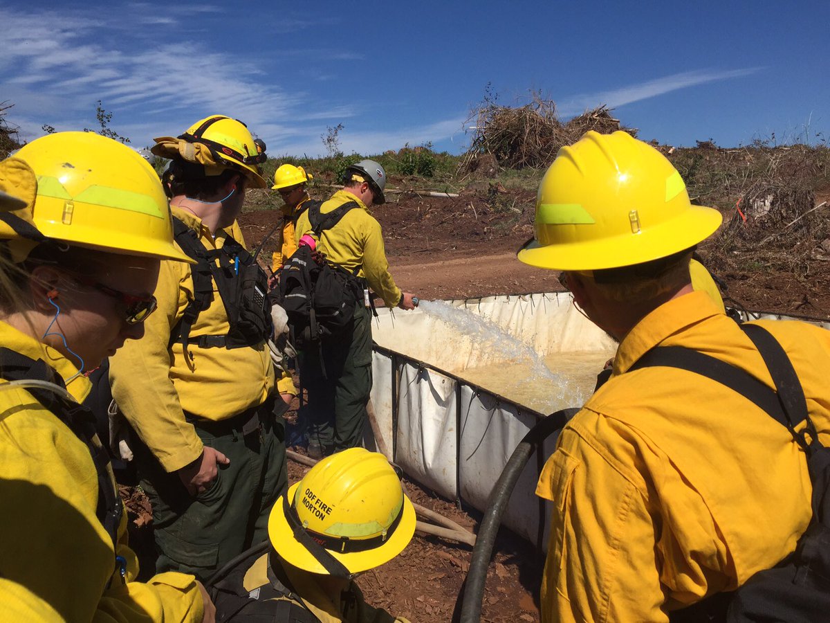 BLMOregon's tweet image. Congrats to all the graduates of the mid-Willamette Valley #fireschool 🔥🎓👍🏼 -- photos by Chris Robinson, BLM
