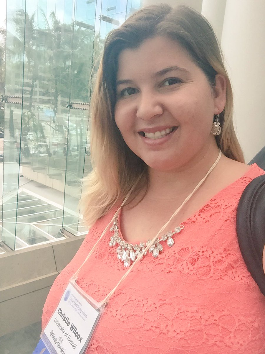 NerdyChristie's tweet image. I hear scis who look feminine are taken less seriously. #FuckThat #PrettyPrettyPrincess #ConferenceStyle #ICRS2016