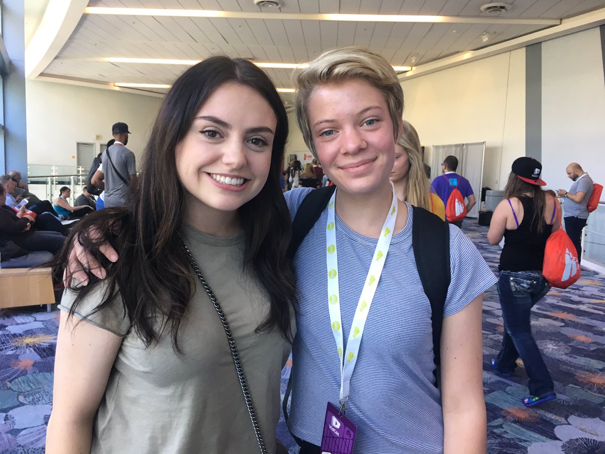 janelikethesong's tweet photo. I MET AMY 😍😍 https://t.co/L1FLJVNRwn