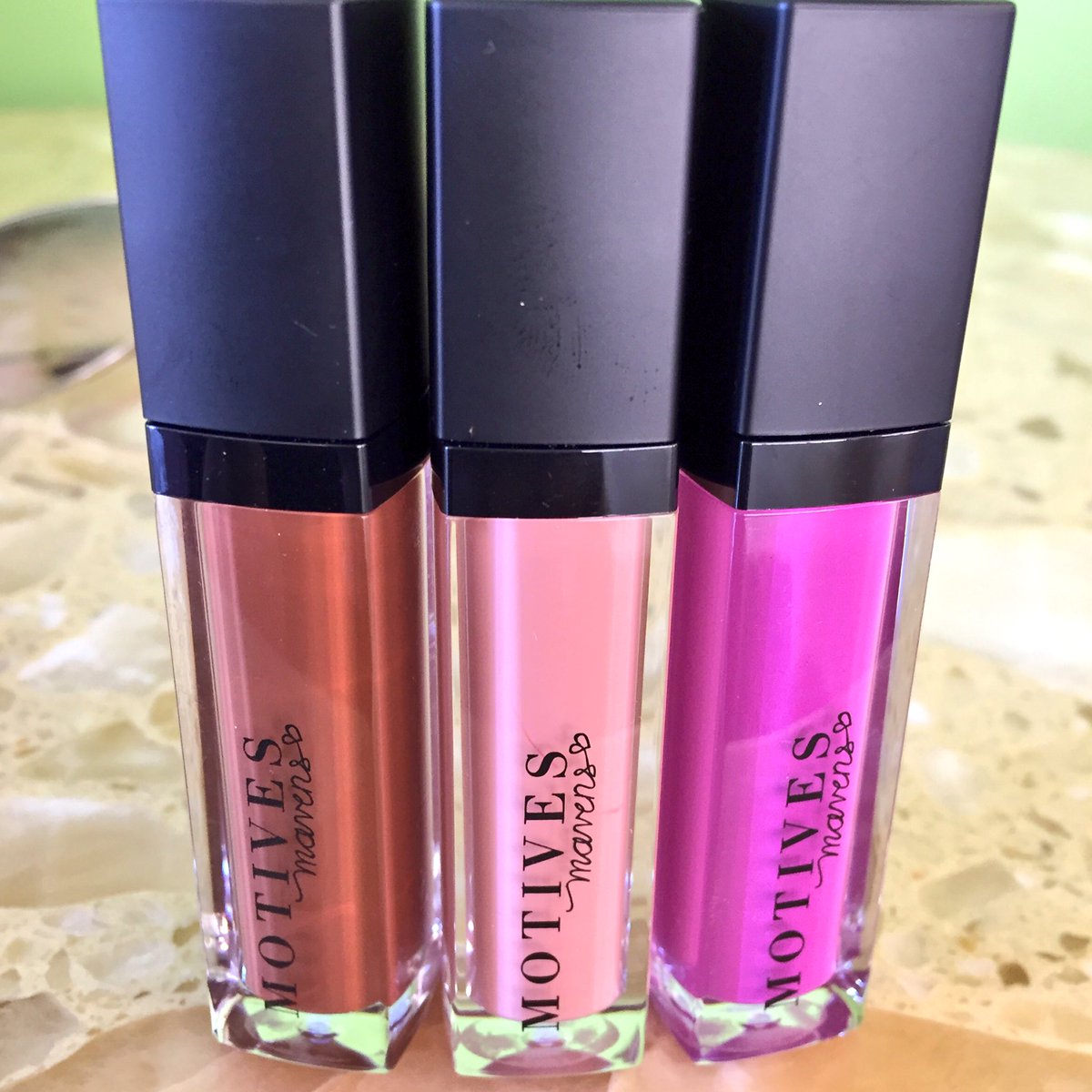 aflylatinguy's tweet photo. #Summer looks and pouty #lips! @motives #MavensMattes #RustNRoll #ShesADoll #Mocktail https://t.co/l1U9zJvG3M https://t.co/AJVo7tvrMH