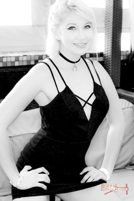 Have a drink &amp; WATCH the SHOW @LegendofZeldaMo @ElsaJeanxxx LiVE @Showtime 8pm Pacific https://t.co/<a class="tags" target="_blank" title="On Twitter" href="/?out=eyJ0eXAiOiJKV1QiLCJhbGciOiJIUzUxMiJ9.eyJpYXQiOjE3MjUxMjQ2NzcsImlzcyI6InR3cG9ybnN0YXJzLmNvbSIsIm5iZiI6MTcyNTEyNDY3NywiZXhwIjoxNzU2NjYwNjc3LCJyZWRpcmVjdF91cmwiOiJodHRwczovL3R3aXR0ZXIuY29tL0xlZ2VuZG9mWmVsZGFNbyJ9.8gZ0DFrJAU_ghXukZw2YIOdSgYqxhRsuQ_0InSHjYGQWLwE1w5z5kJVG3cXBXLPXDQmZaHsYFEwmJ1kD6A8fuw">@LegendofZeldaMo</a><a href="/tag/photographer"class="tags"><span>#photographer</span></a><a href="/tag/chriskingphoto"class="tags"><span>#chriskingphoto</span></a><a href="/tag/reelseductionm"class="tags"><span>#reelseductionm</span></a>