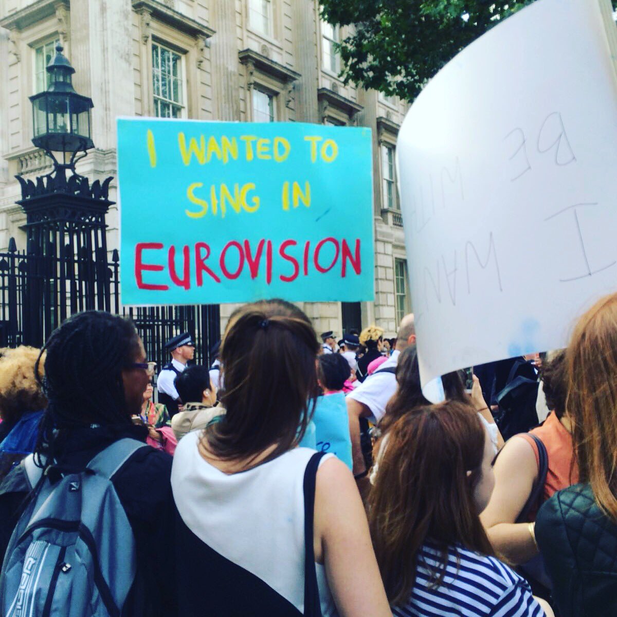rach_carey's tweet photo. Emotional scenes at Downing St. today. Spotted this among the protest signs. #brexit #dixpoints https://t.co/CGYSrH3DBf