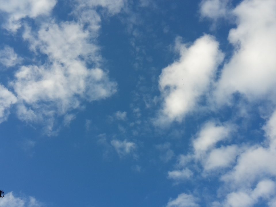Davnko's tweet photo. Le soleil est là ! Le ciel est bleu, les nuages sont beaux!
Bon et joyeux Weekend à tous ! https://t.co/jOXVjHUxvM