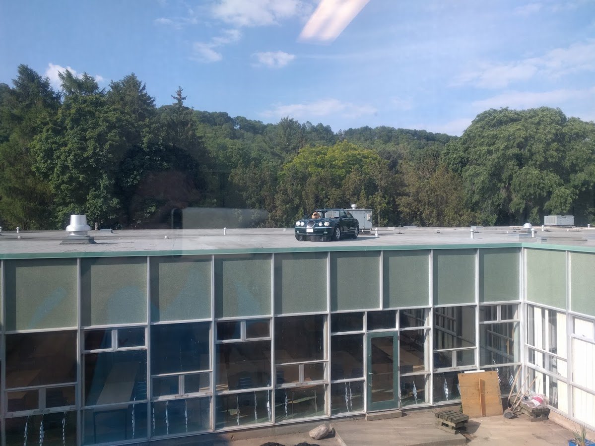 cbcasithappens's tweet photo. ICYMI Top of the class. Students use pulley system to get Jaguar on roof for #gradprank: https://t.co/WSI0EMnYMw https://t.co/SHl6CssDP1