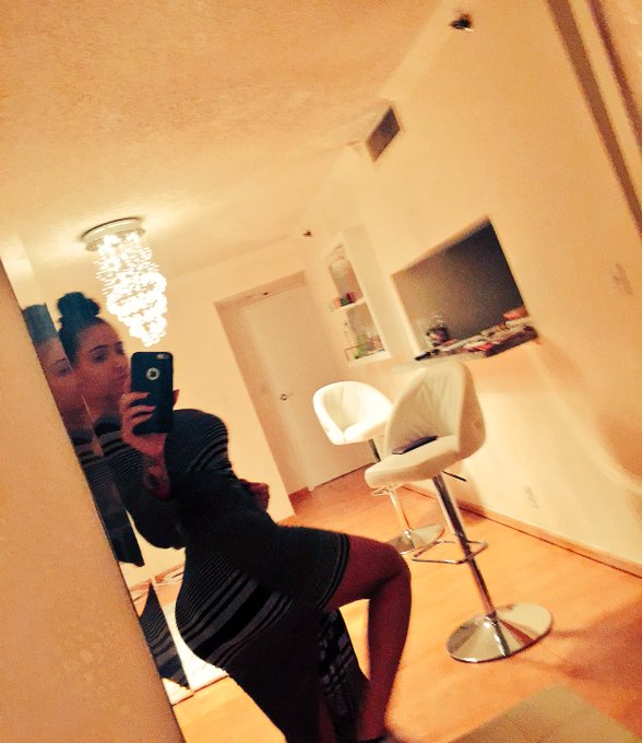 #FlashbackFriday to this one time I had clothes on 🤗 fully clothes and still see baaaaawwwwdddyyy 🙌🏽❤️<a href="/tag/flashbackfriday"class="tags">#FlashbackFriday</a>