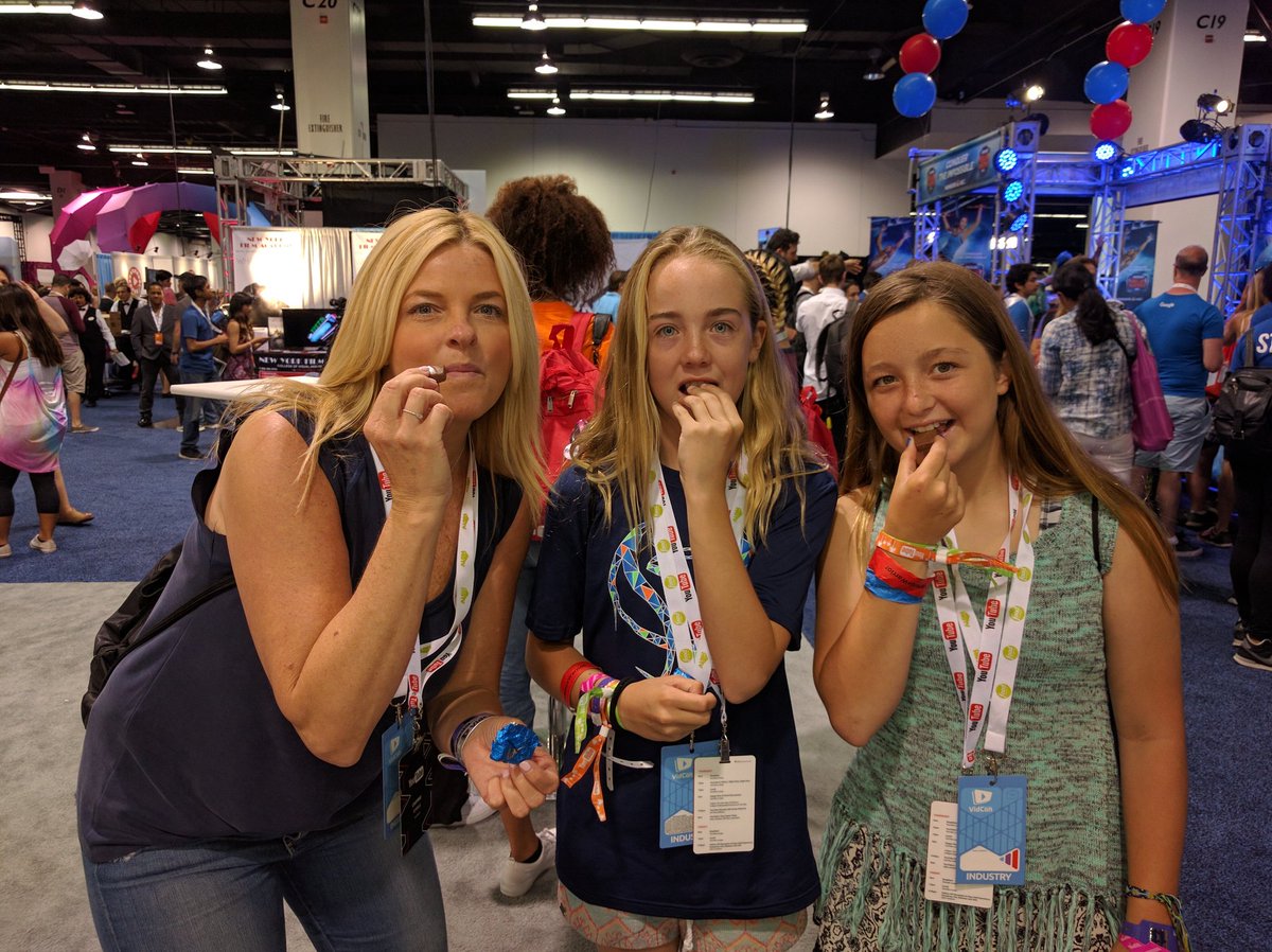 carriersteele's tweet photo. #teamsaltyoreo #BrandsAtVidCon https://t.co/PMtNBvbDog