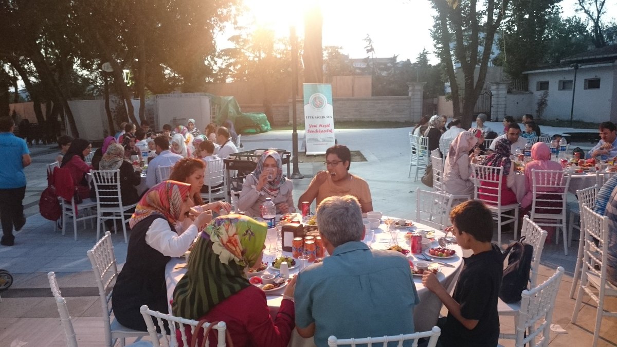 Validebağ Adile Sultan Kasrında İftarımız devam ediyor...