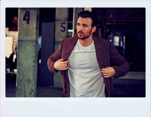 agamemnan's tweet photo. polaroids of Chris Evans https://t.co/2S3rtjMEMh