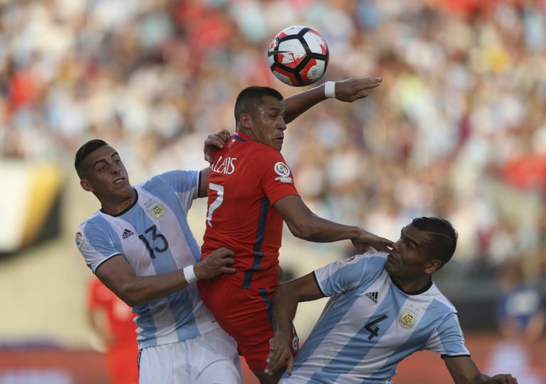 criticaenlinea's tweet photo. #DeportesCri Conmebol desafía al campeón de Europa ¿Qué selección gana? https://t.co/yQLojIvtux #Copa10 https://t.co/n5W6XiLhWL