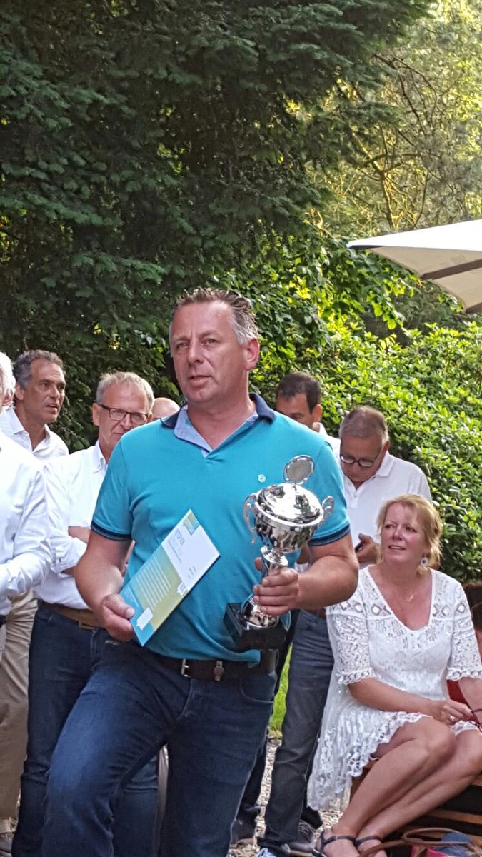 Peter Vos, is door het ROC, uitgeroepen tot Rosmalense ondernemer van 2016! <a href="/bddenbosch/">Brabants Dagblad</a> <a href="/KHN/">KHN</a> @Snackkoerier