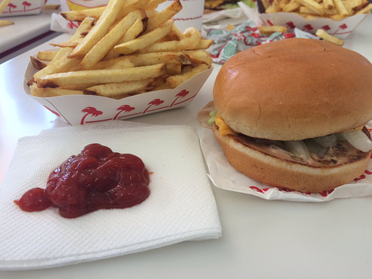 linleymcc's tweet photo. Check In-N-Out Burger off my list of places to eat in Texas ✔️ https://t.co/vChC647CdW