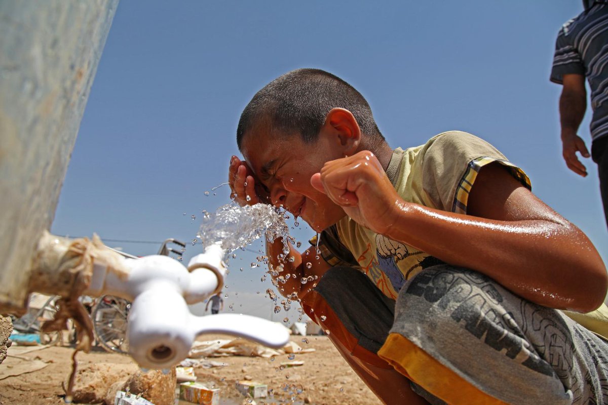 Ieder kind heeft recht op veilig drinkwater en sanitaire voorzieningen! Laten we het mogelijk maken!