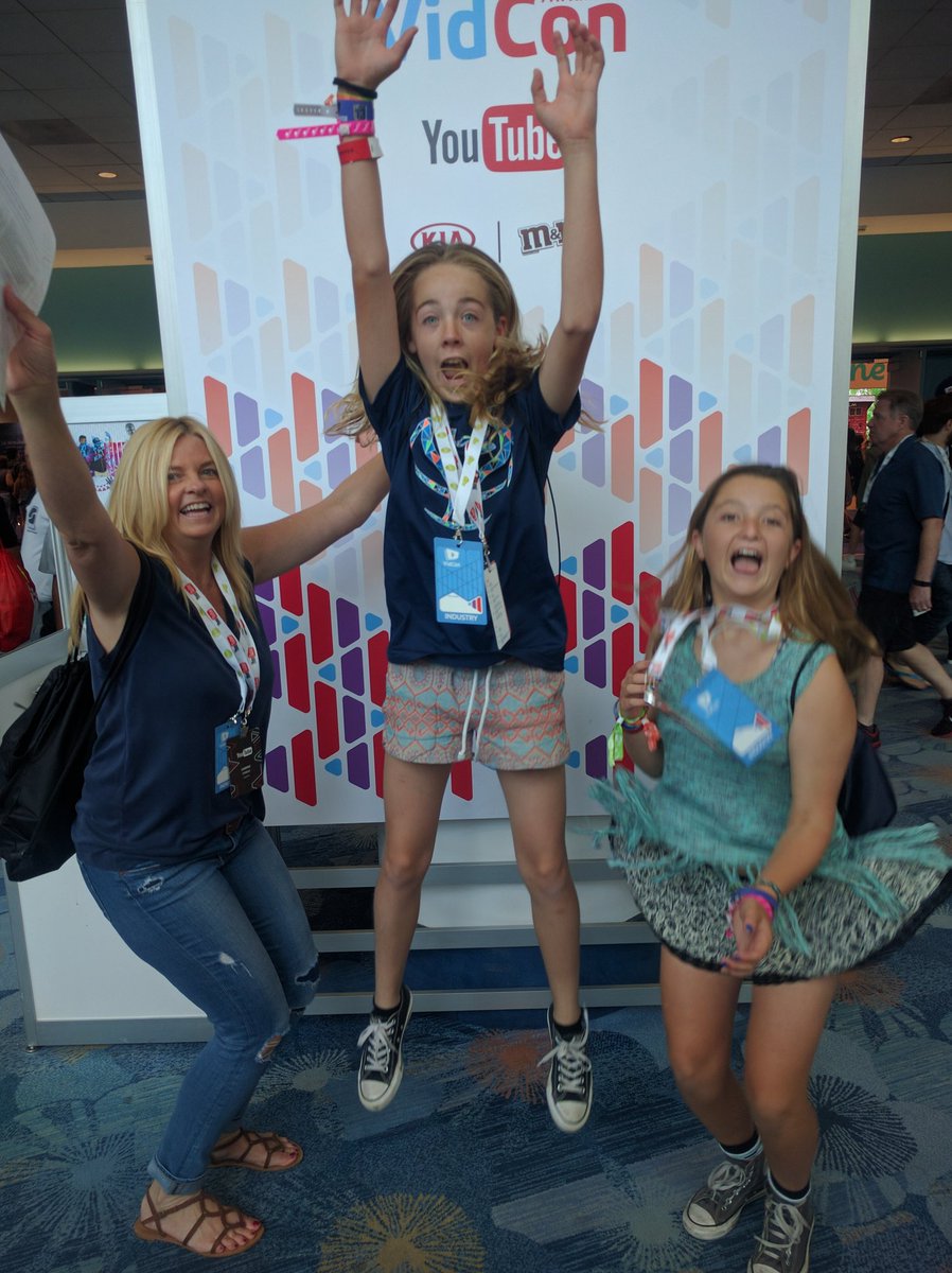 carriersteele's tweet photo. #teamsaltyoreo #BrandsAtVidCon https://t.co/bqOVBTciFR