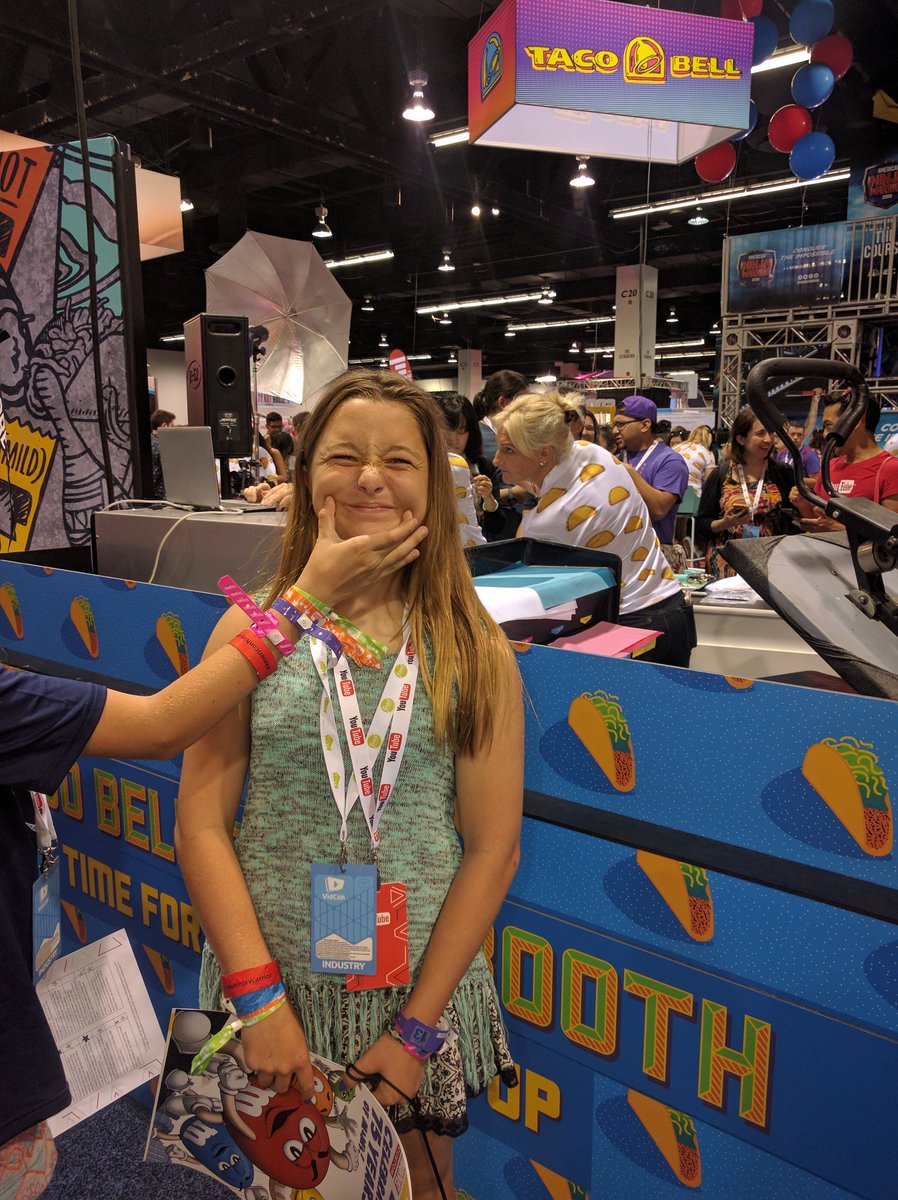carriersteele's tweet photo. #teamsaltyoreo #BrandsAtVidCon https://t.co/SBTi9Ut9MO