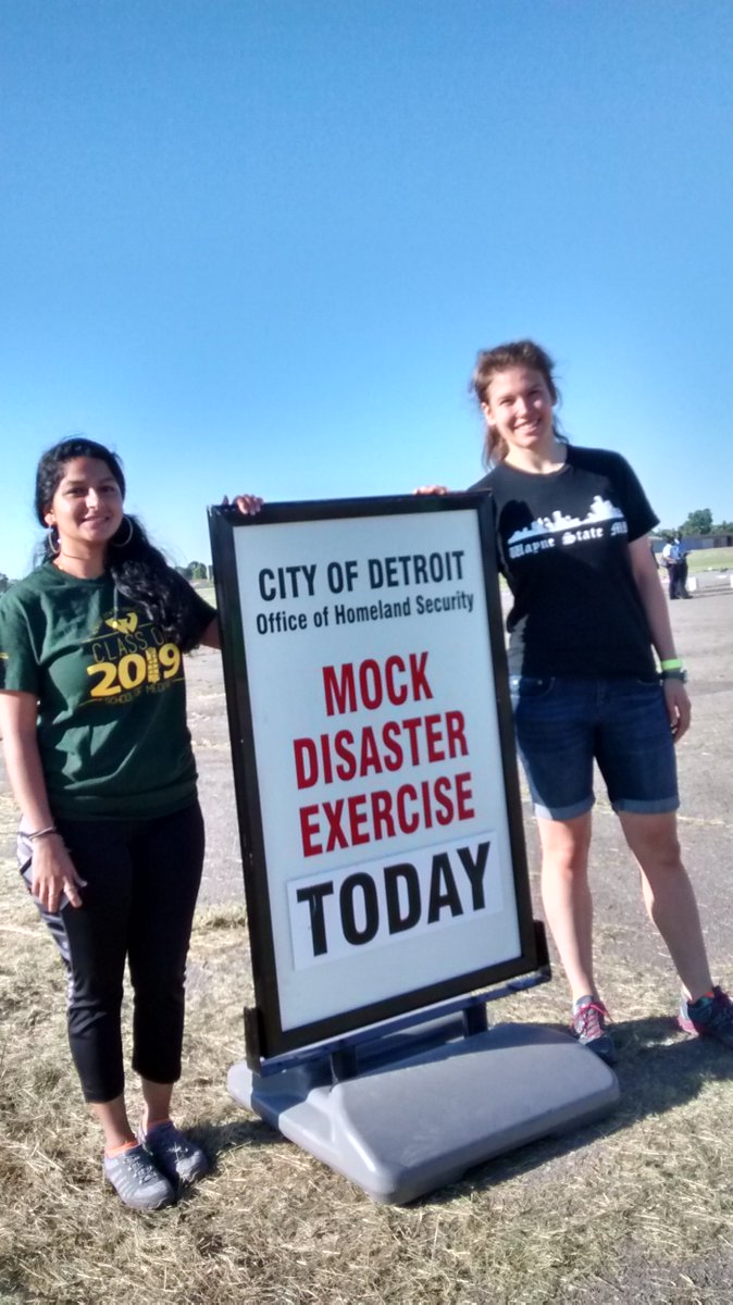 waynemedicine's tweet photo. Our students left their stethoscopes at home, instead volunteering as patients for a #DetroitFD exercise. #WarriorMD https://t.co/87wqlYoMlu