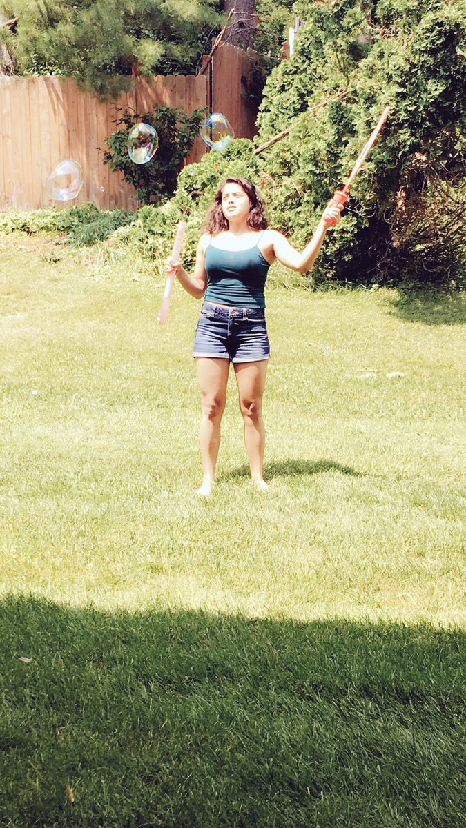 Moeshmoneyy's tweet photo. #BubbleChild 😂🤘🏼 @eshaminati https://t.co/hj5dcGHrc2