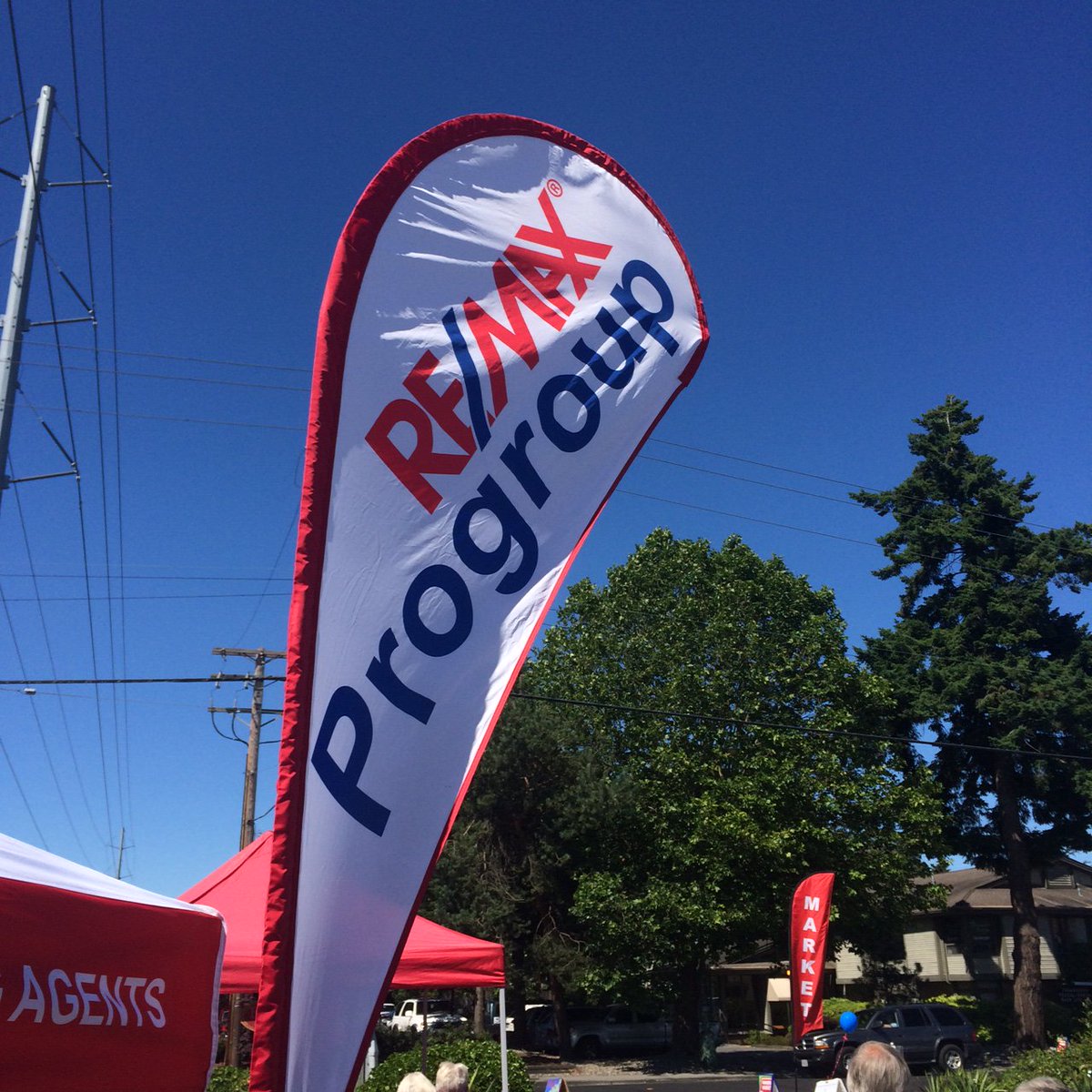 SunnyTsawwassen's tweet photo. #Tsawwassen Farmers Market today! Featuring fresh produce from @EarthwiseBC and @TFNFarmSchool! #SunnyTsawwassen https://t.co/50Hp1QoSuB