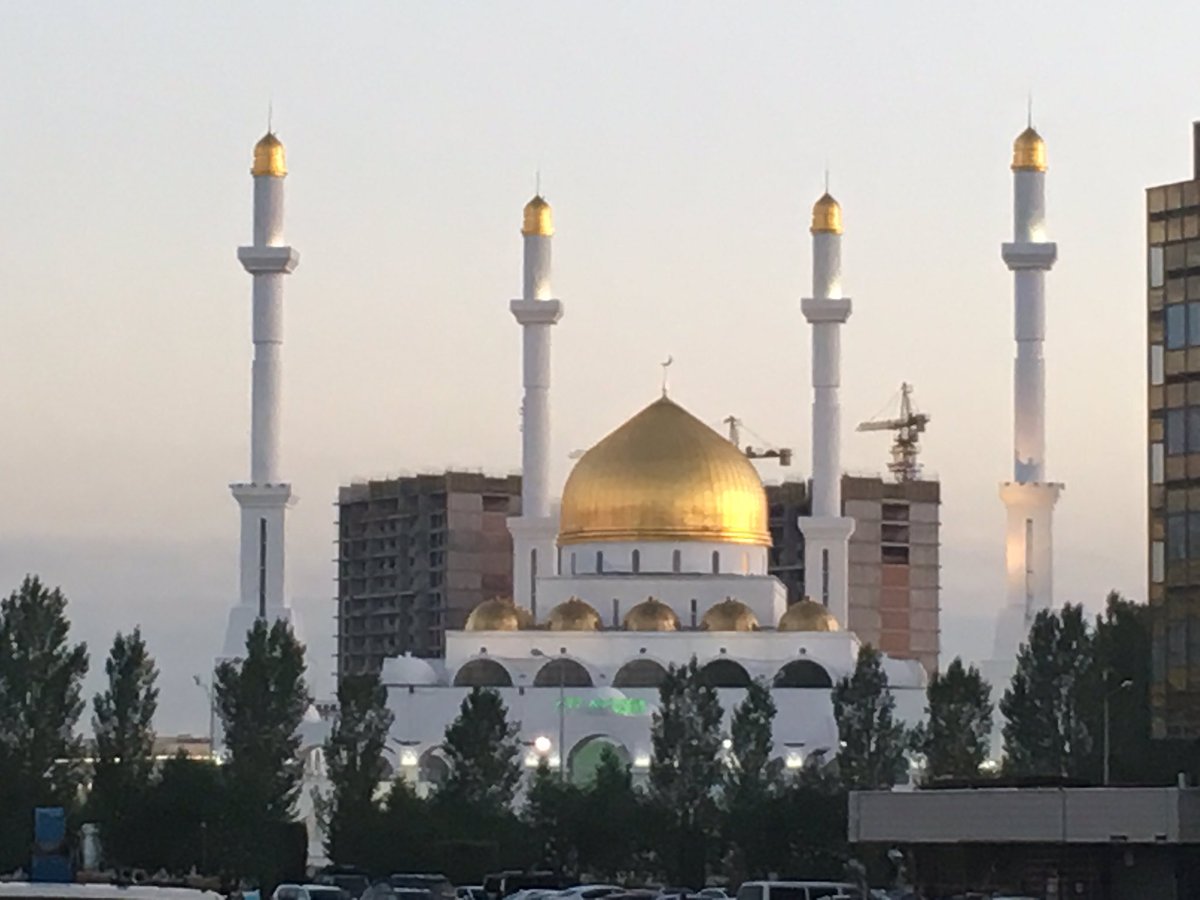 remcohill's tweet photo. #astana wat een topstad en wat een architectuur! Een voorrecht om dit te mogen zien @Sjaloombv https://t.co/8OfYmPckw7