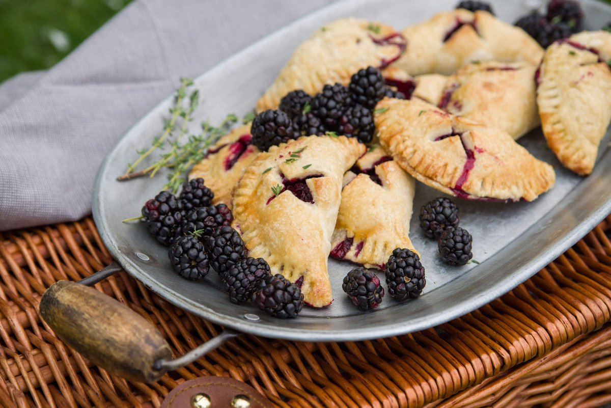 MakerHomeware's tweet photo. #Blackberry #Thyme Hand #Pies https://t.co/o1cFQZwaTM #dessert #baking #yum #pie https://t.co/X72Jznt7BO