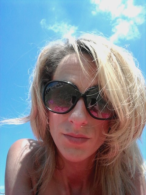 M_84Holzerland's tweet photo. #iowasummers #poolside #tanningaddict https://t.co/4ABGO6CK9D