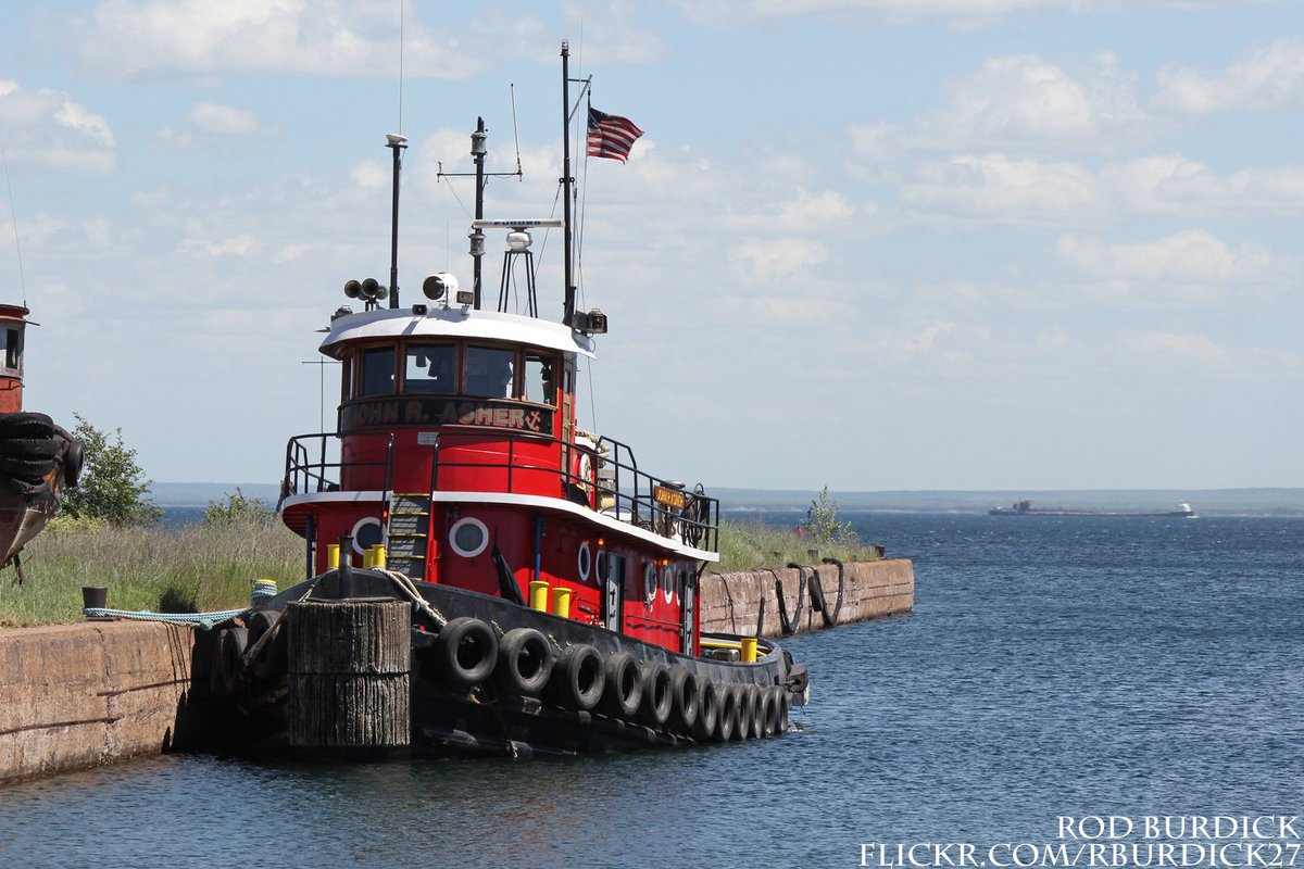 RodBurdick's tweet photo. Tug and Freighter, Marquette (6/20/16)
#kayeebarker #johnrasher #marquette #summersolstice #boatnerd #greatlakes https://t.co/0k5Wd9HXDk