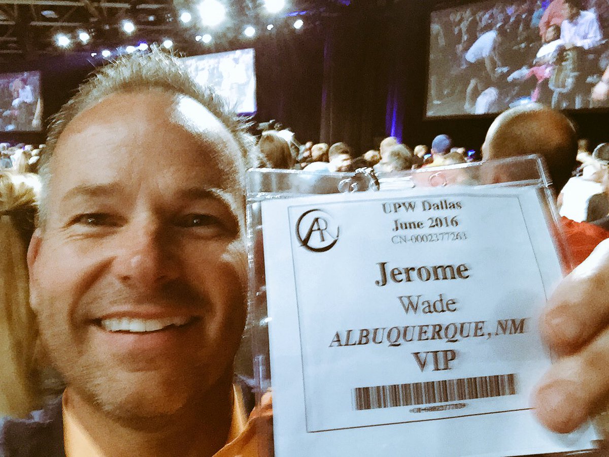 JeromeWade's tweet photo. @NickSarnicola thanks for the upgrade to VIP at #UPWDallas2016 @GFelty #ViChallenge https://t.co/l6dsP85Eri