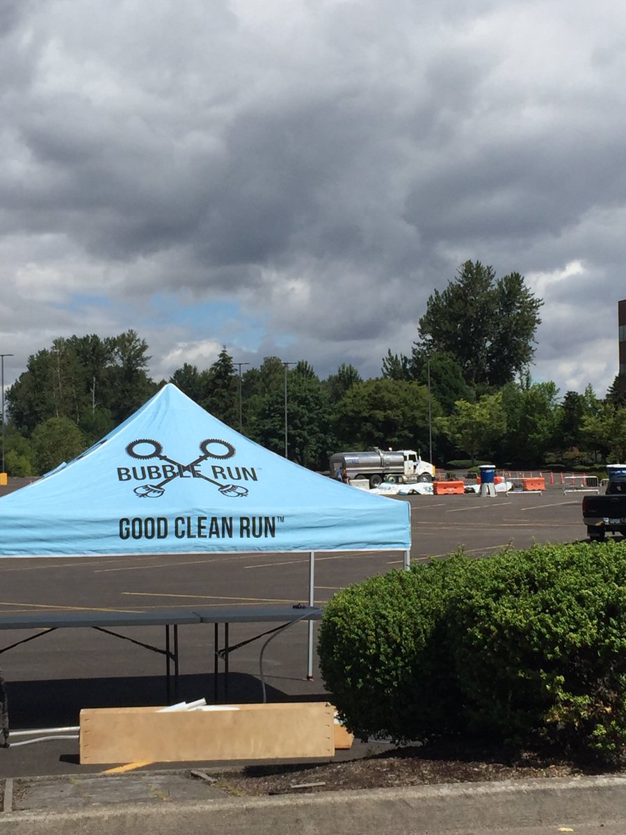 KaziApp's tweet image. Getting set up for the #bubblerun We’re excited to be see everyone getting active and having fun tomorrow! #kazilife